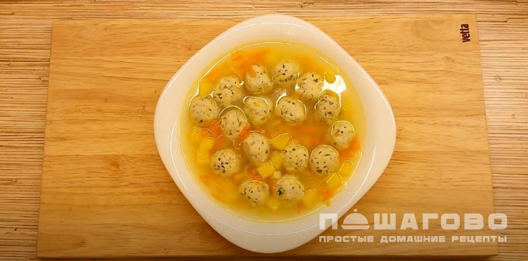 Куриный бульон с фрикадельками