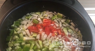 Фото приготовления рецепта: Суп вегетарианский в мультиварке - шаг 6