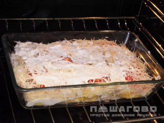 Фото приготовления рецепта: Запеканка с фаршем и помидорами - шаг 5