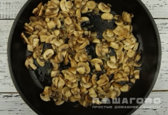 Фото приготовления рецепта: Картофельные гнезда с грибами - шаг 3
