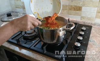 Фото приготовления рецепта: Суп куриный с фасолью - шаг 3