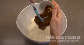 Фото приготовления рецепта: Шоколадный медовый торт - шаг 9