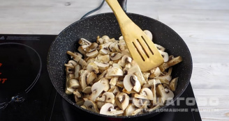 Фото приготовления рецепта: Гречка с грибами по-купечески - шаг 3