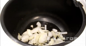 Фото приготовления рецепта: Суп сырный с копченостями в мультиварке - шаг 1