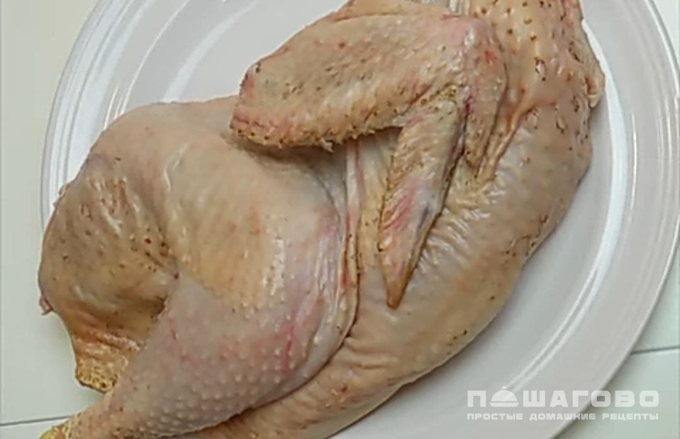 Фото приготовления рецепта: Курица на соли в духовке - шаг 1