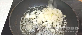 Фото приготовления рецепта: Драники с грибным соусом - шаг 3