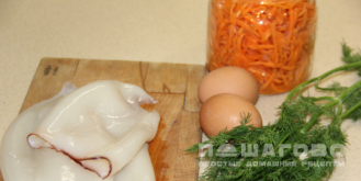 Фото приготовления рецепта: Салат из корейской моркови и кальмаров - шаг 1
