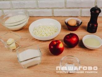 Фото приготовления рецепта: Творожные пирожки  с яблоками - шаг 1
