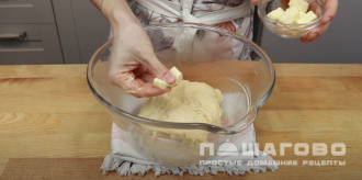 Фото приготовления рецепта: Духовые пирожки Расстегай с рыбными консервами - шаг 5