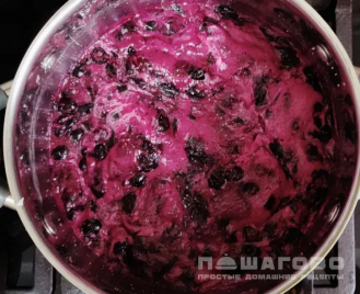 Фото приготовления рецепта: Варенье из ягод черники на зиму - шаг 3
