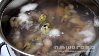 Фото приготовления рецепта: Томатный суп из морепродуктов - шаг 3