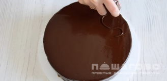 Фото приготовления рецепта: Венский шоколадный торт «Захерторте» - шаг 16