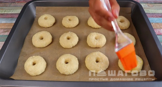 Фото приготовления рецепта: Пончики творожные - шаг 8
