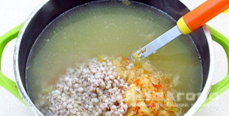 Фото приготовления рецепта: Суп щи по-уральски с перловкой - шаг 12