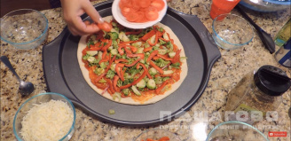 Фото приготовления рецепта: Пицца с овощами - шаг 6