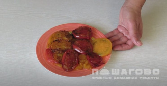 Фото приготовления рецепта: Салат с обжаренными томатами - шаг 2