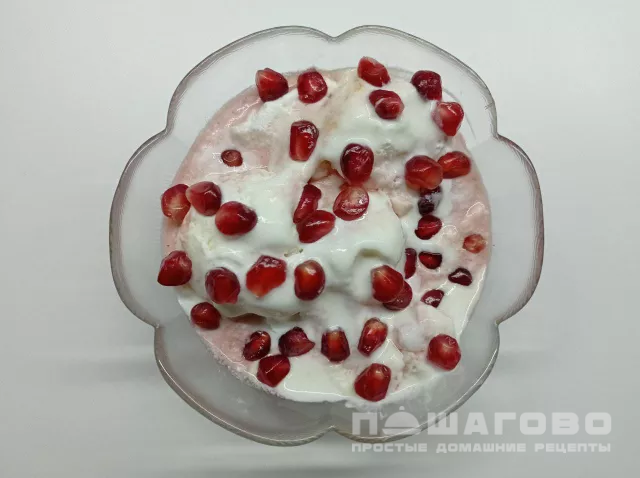 Домашнее мороженое с зернышками граната