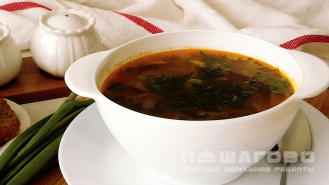 Фото приготовления рецепта: Суп с грибами с капустой - шаг 6