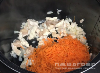 Фото приготовления рецепта: Тушеный капустняк с рисом - шаг 2