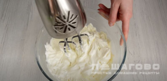 Фото приготовления рецепта: Крем чиз для торта на сливках с творожным сыром - шаг 4