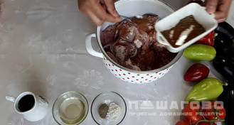 Фото приготовления рецепта: Шашлык в соевом соусе - шаг 3