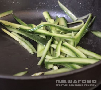 Фото приготовления рецепта: Пибимпап (корейское блюдо) - шаг 13