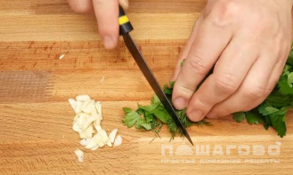 Фото приготовления рецепта: Куриный суп с капустой - шаг 2