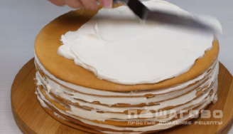 Фото приготовления рецепта: Домашний медовый торт - шаг 10