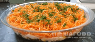 Фото приготовления рецепта: Салат из куриной печени с корейской морковью - шаг 4