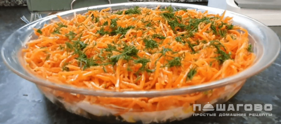 Фото приготовления рецепта: Салат из куриной печени с корейской морковью - шаг 4