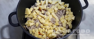 Фото приготовления рецепта: Суп грибной с перловкой - шаг 8