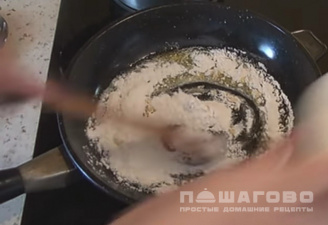 Фото приготовления рецепта: Цветная капуста под соусом бешамель - шаг 2