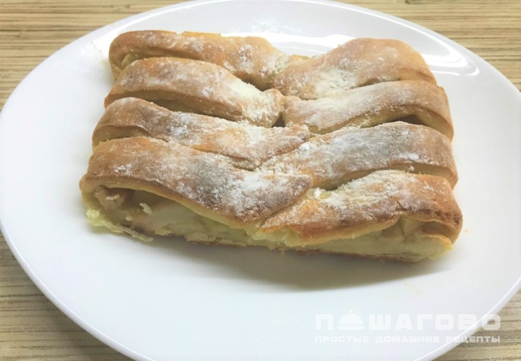 Творожный пирог с яблоками и корицей