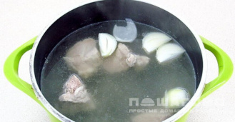 Фото приготовления рецепта: Суп щи по-уральски с перловкой - шаг 4