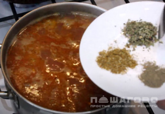 Фото приготовления рецепта: Чечевичный суп с фрикадельками - шаг 10