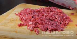 Фото приготовления рецепта: Бифштекс по-татарски - шаг 4