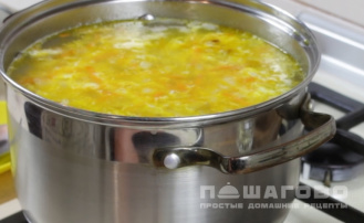 Фото приготовления рецепта: Суп с рисом и яйцом - шаг 5