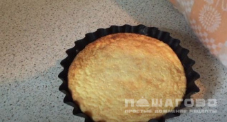 Фото приготовления рецепта: Творожная запеканка со сгущенкой - шаг 5
