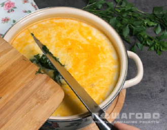 Фото приготовления рецепта: Рыбный суп с плавленым сыром - шаг 7