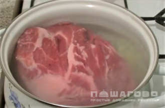 Фото приготовления рецепта: Вареная буженина из свинины в домашних условиях - шаг 1