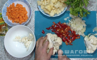 Фото приготовления рецепта: Вегетарианский суп из цветной капусты - шаг 2