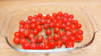 Фото приготовления рецепта: Спагетти с помидорами и сыром в духовке - шаг 1