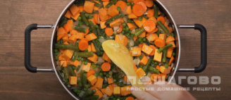 Фото приготовления рецепта: Овощное рагу с брокколи - шаг 4