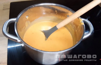 Фото приготовления рецепта: Тыквенный крем-суп с креветками - шаг 4