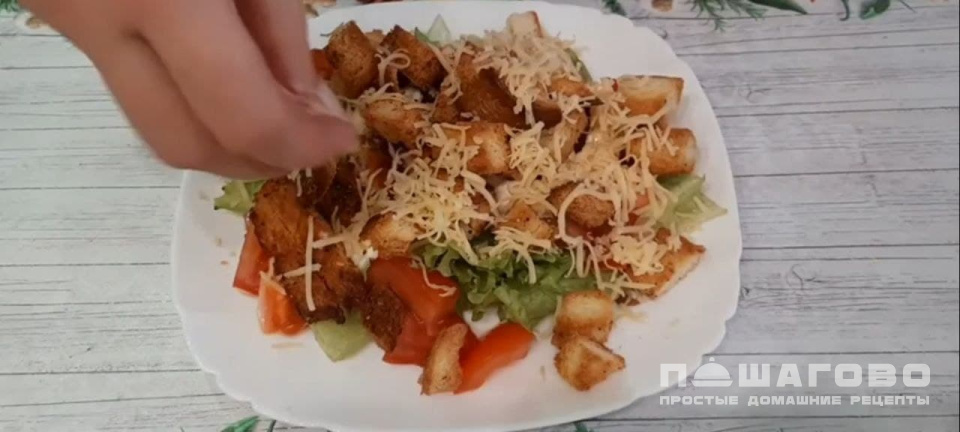 Фото приготовления рецепта: Салат "Цезарь" с курицей оригинальный - шаг 6