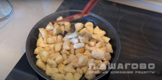 Фото приготовления рецепта: Курица в кисло-сладком соусе со сладким перцем и ананасами - шаг 5