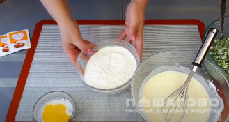 Фото приготовления рецепта: Ленивый заливной пирог с яйцом и зеленью - шаг 5