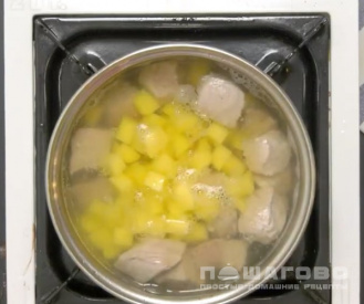 Фото приготовления рецепта: Рассольник с полбой и солеными огурцами - шаг 3