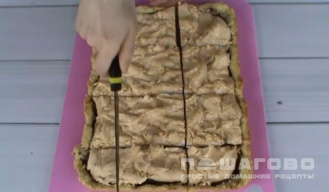 Фото приготовления рецепта: Нежный песочный торт с белковым кремом - шаг 8