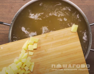 Фото приготовления рецепта: Суп из квашеной капусты с мясом - шаг 9